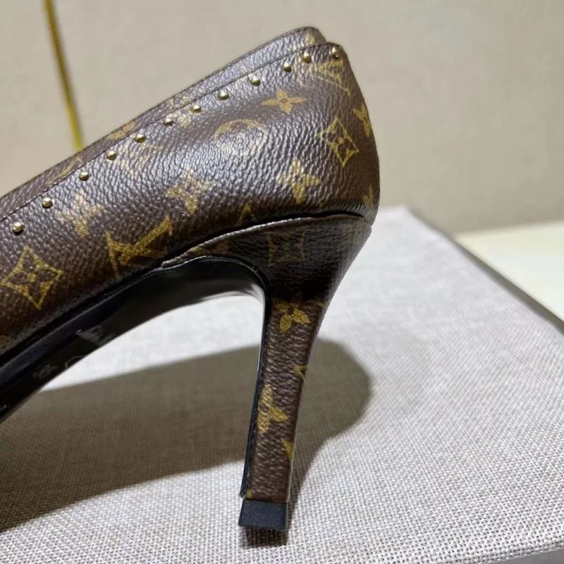 RelaxedFit Louis Vuitton Heeled Shoes 31257