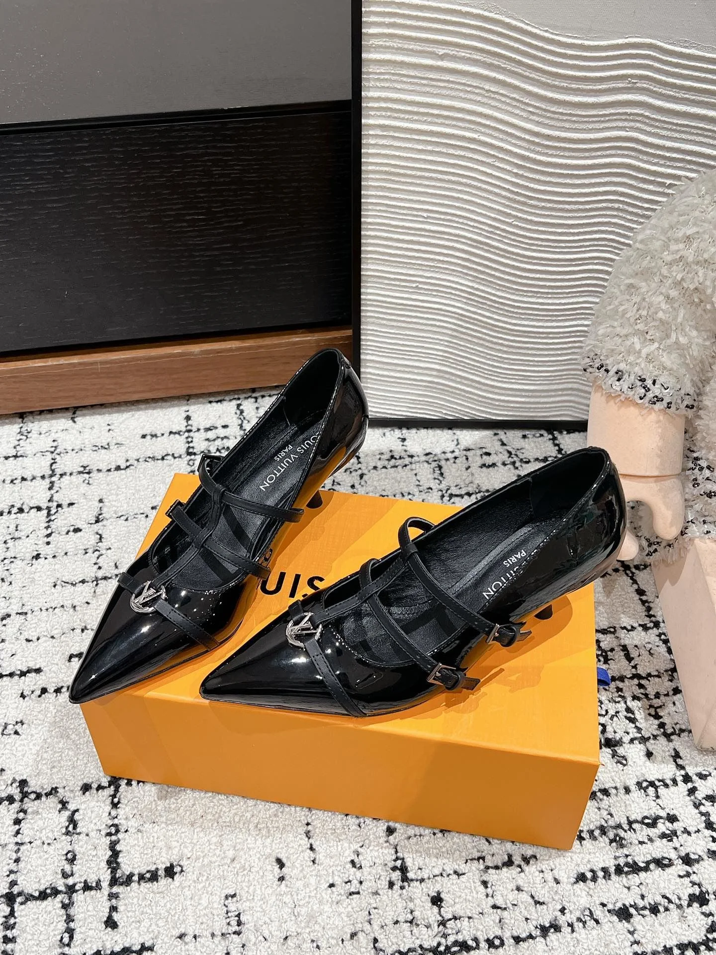 TechFriendly Louis Vuitton Heeled Shoes 31239
