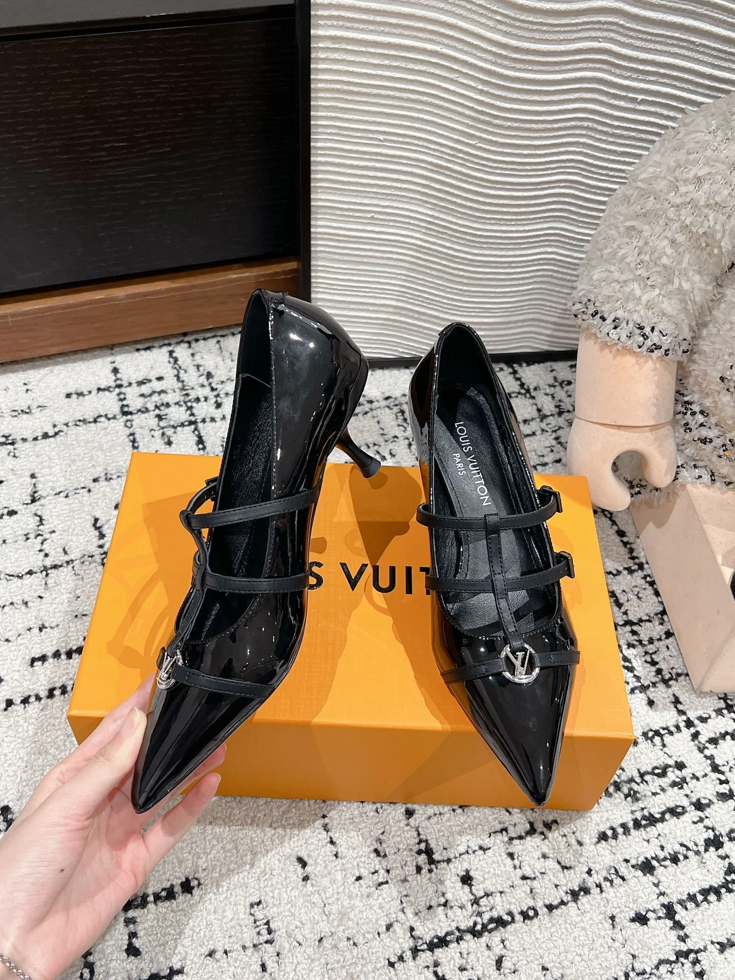 TechFriendly Louis Vuitton Heeled Shoes 31239