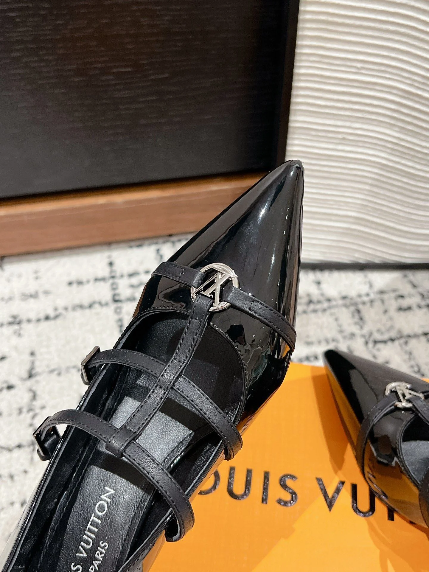 TechFriendly Louis Vuitton Heeled Shoes 31239