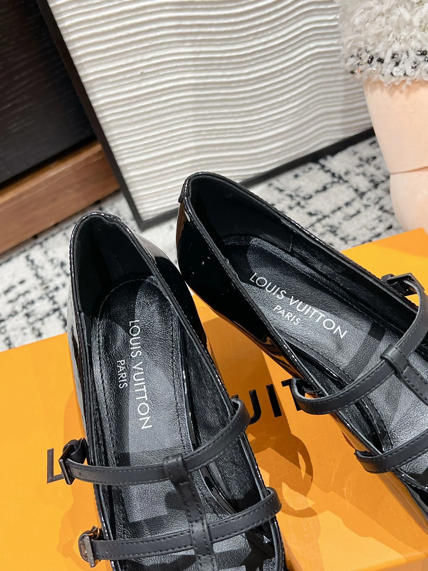 TechFriendly Louis Vuitton Heeled Shoes 31239