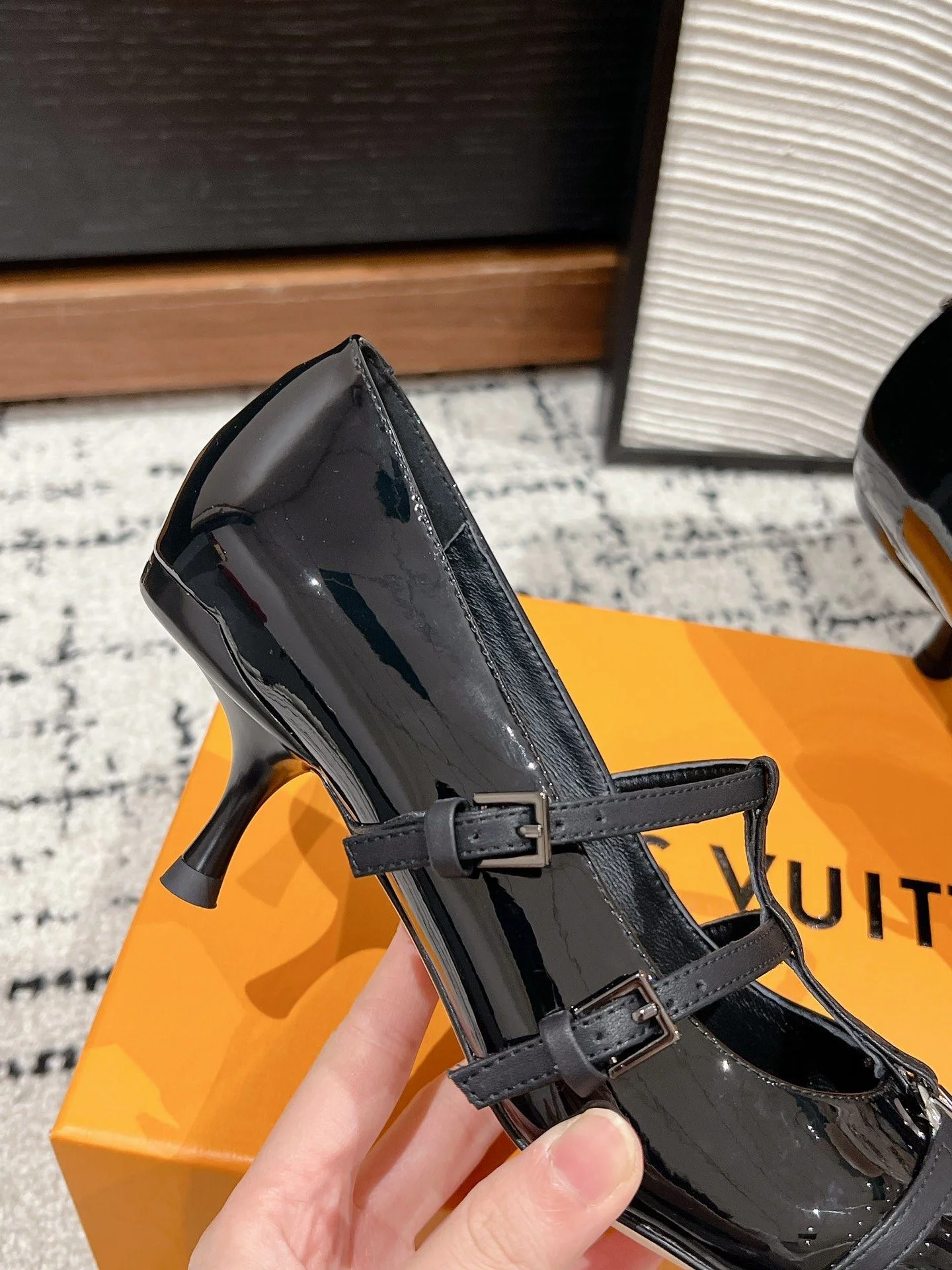 TechFriendly Louis Vuitton Heeled Shoes 31239