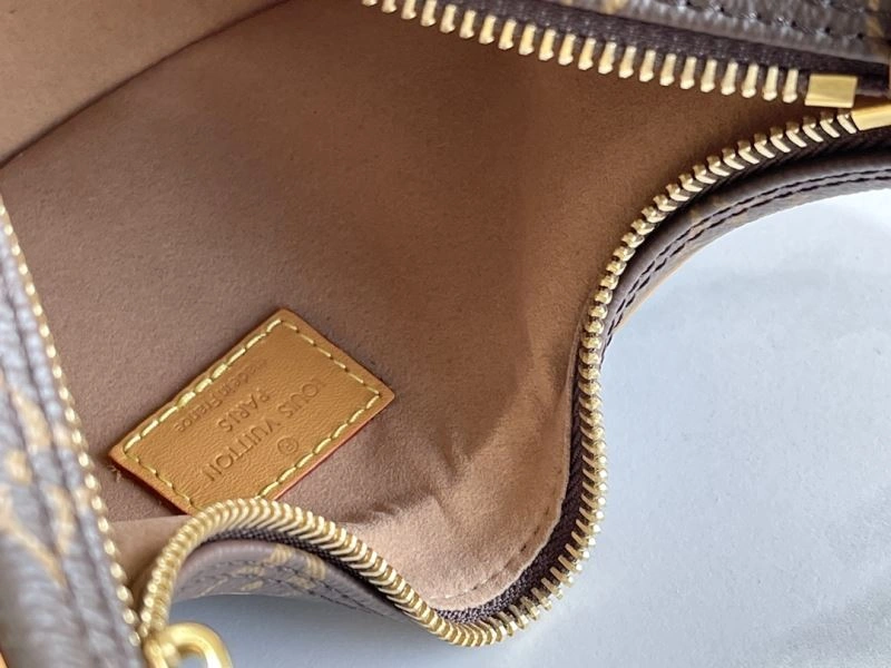 Soft Louis Vuitton Hobo Bags 94390