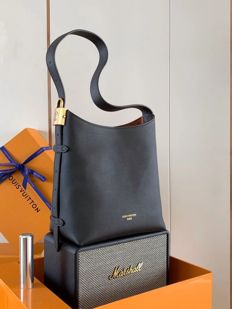 Flexible Louis Vuitton Hobo Bags 93863