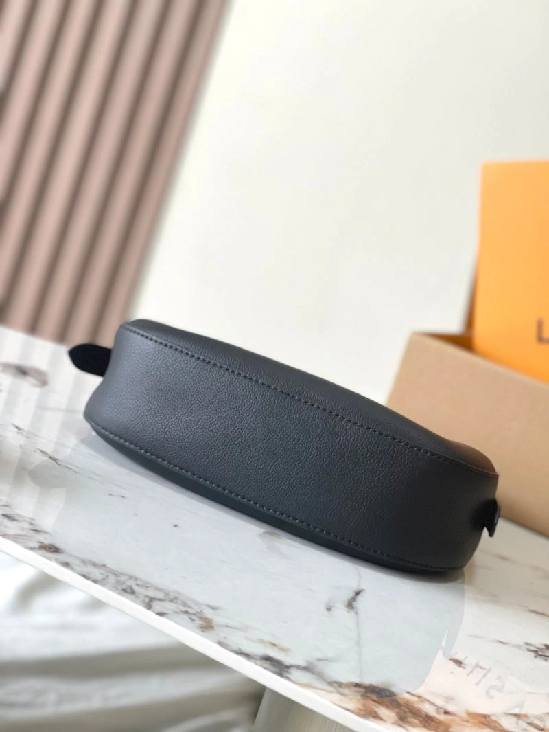 Minimalist Louis Vuitton Hobo Bags 93605