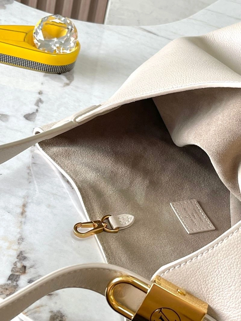 SmoothTexture Louis Vuitton Hobo Bags 93603