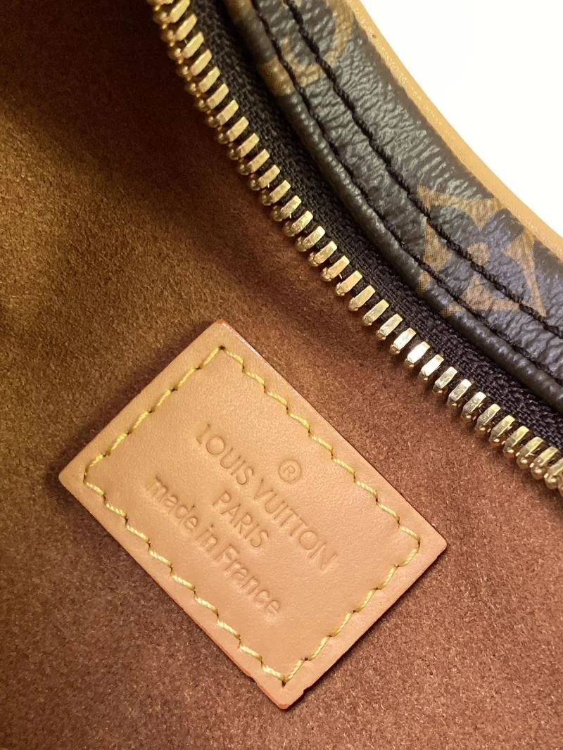 Effortless Louis Vuitton Hobo Bags 42867