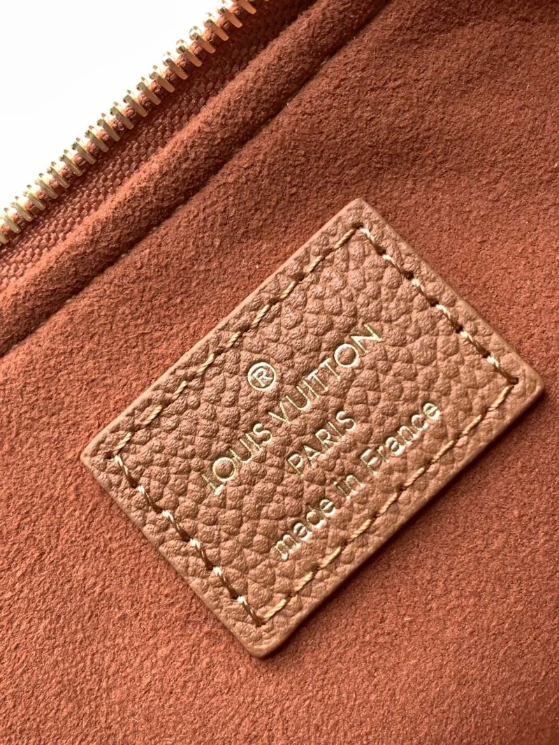 UrbanChic Louis Vuitton Hobo Bags 41969