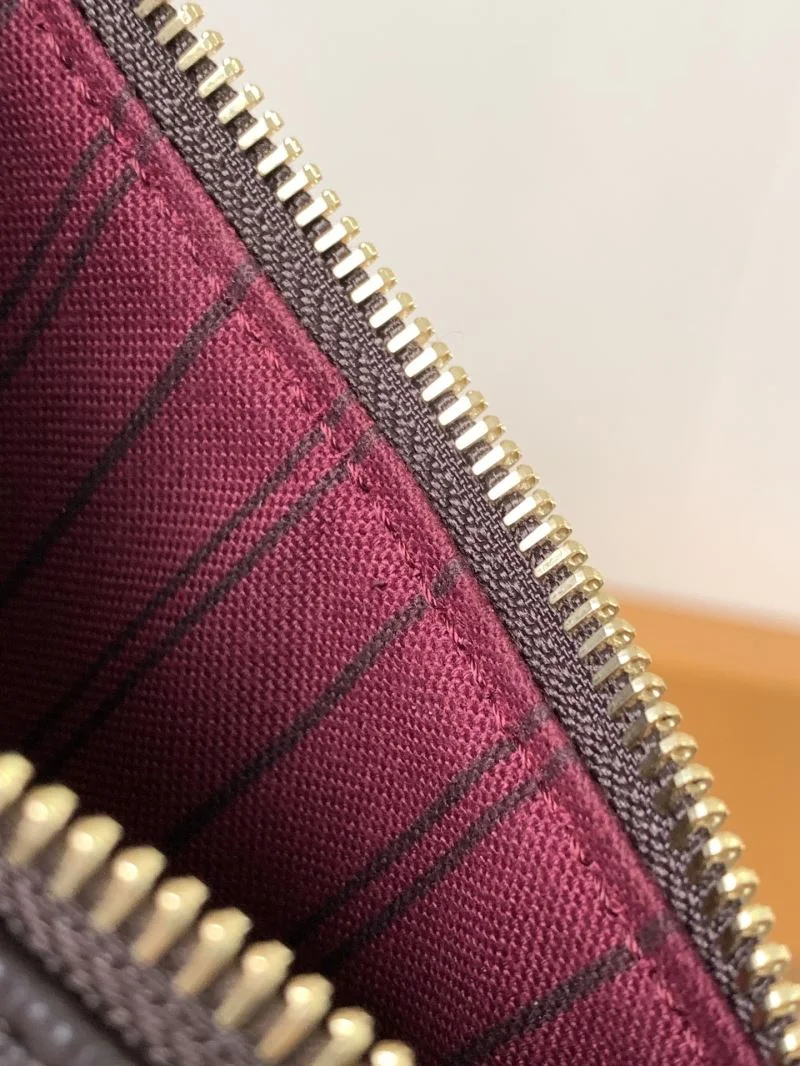 Louis Vuitton Hobo Bags TechFriendly 41961