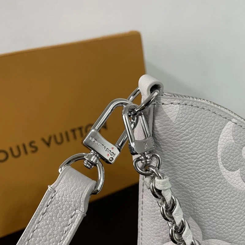 Louis Vuitton Hobo Bags FashionForward 41590