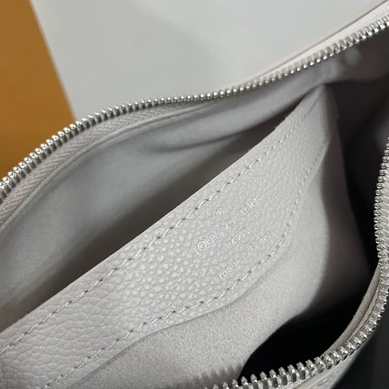 Louis Vuitton Hobo Bags FashionForward 41590