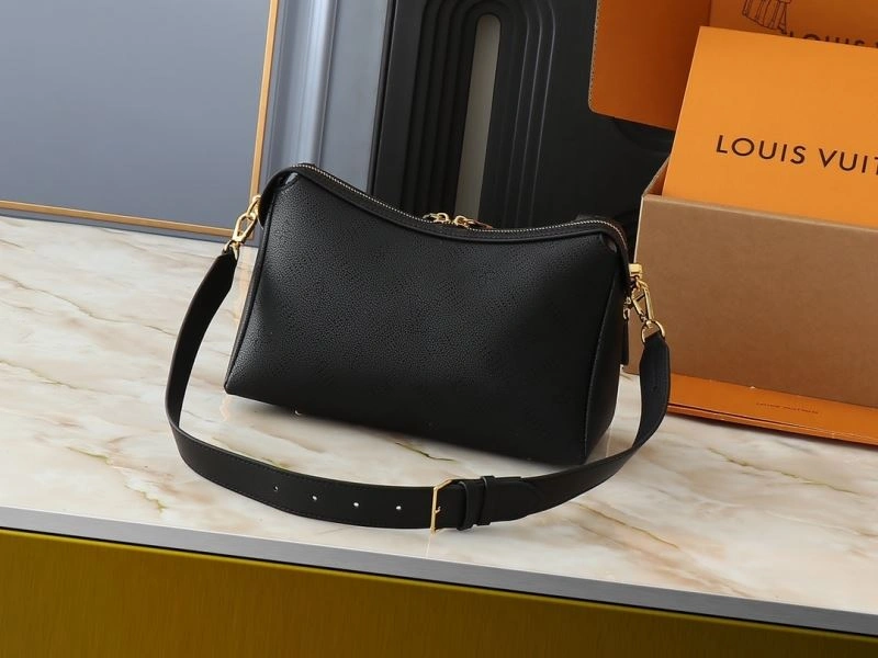 Louis Vuitton Hobo Bags Versatile 88622