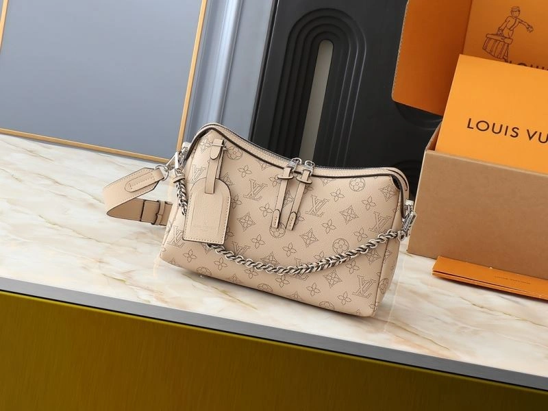 Bold Louis Vuitton Hobo Bags 88617