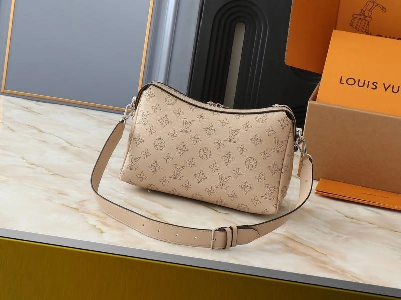 Bold Louis Vuitton Hobo Bags 88617