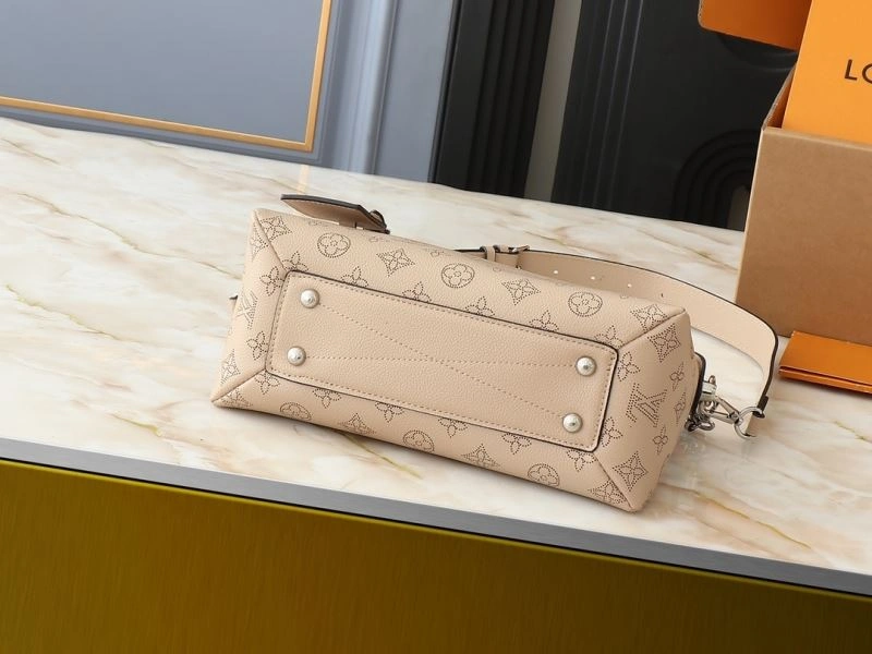 Bold Louis Vuitton Hobo Bags 88617