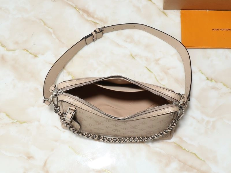 Bold Louis Vuitton Hobo Bags 88617