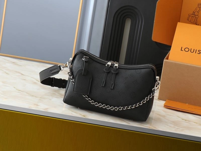 Louis Vuitton Hobo Bags TechFriendly 88619