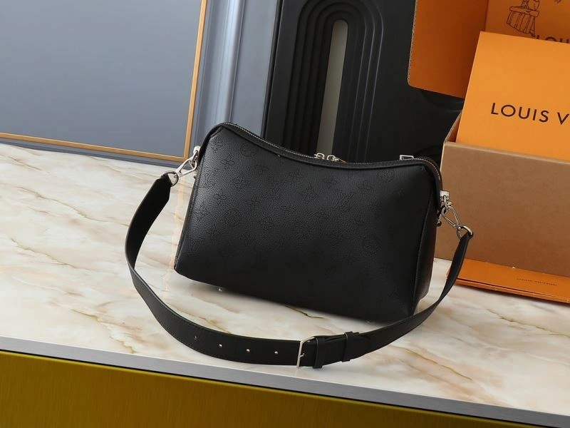 Louis Vuitton Hobo Bags TechFriendly 88619