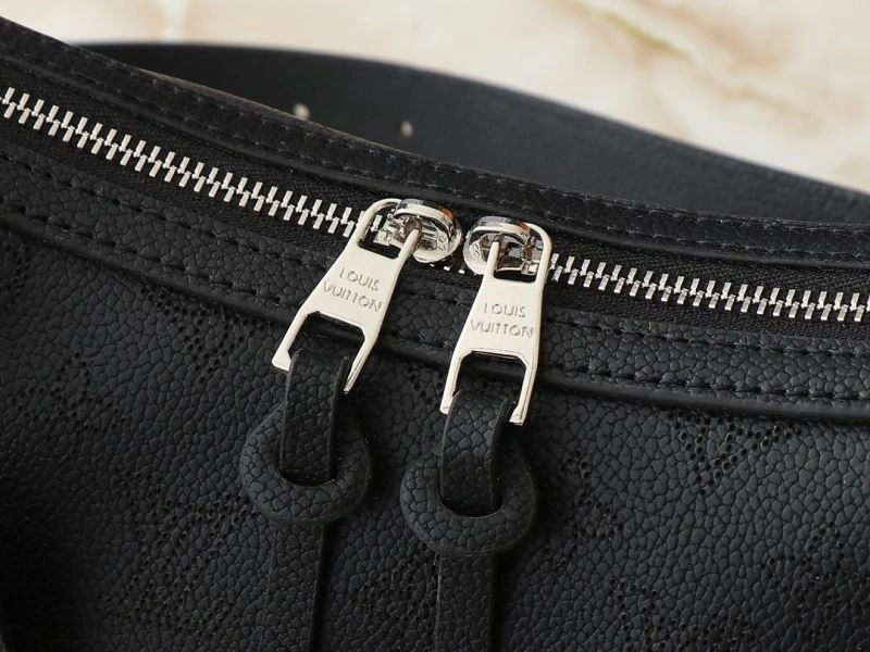 Louis Vuitton Hobo Bags TechFriendly 88619