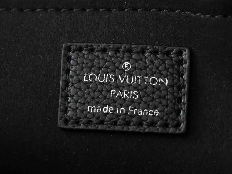 Louis Vuitton Hobo Bags TechFriendly 88619