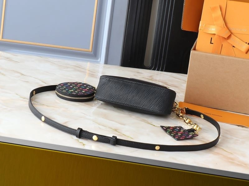 Sustainable Louis Vuitton Hobo Bags 88607