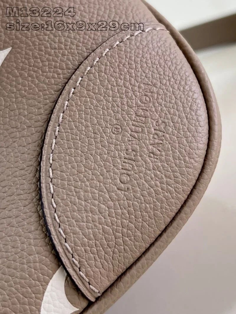 Compact Louis Vuitton Hobo Bags 41278