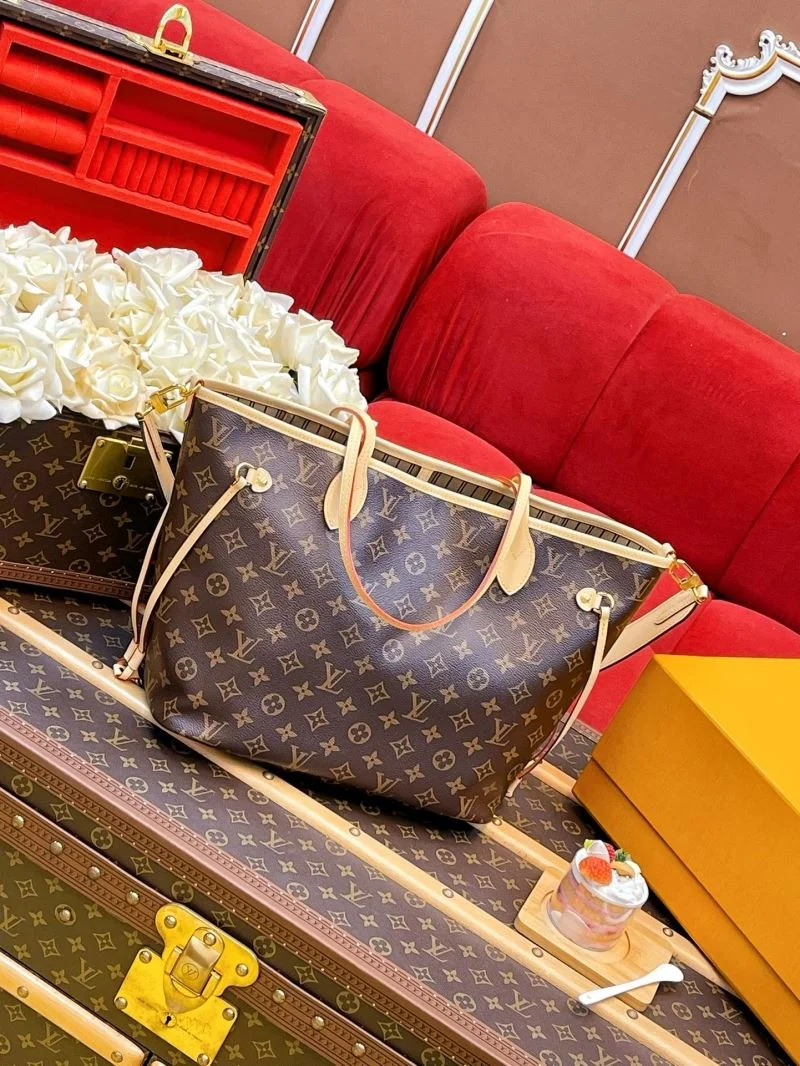 Functional Louis Vuitton Hobo Bags 40570