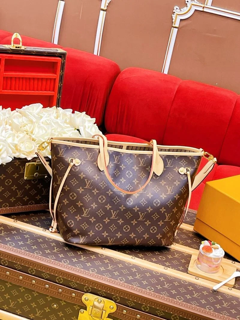 Functional Louis Vuitton Hobo Bags 40570