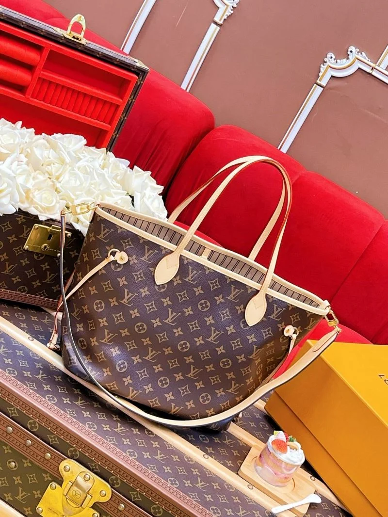 Functional Louis Vuitton Hobo Bags 40570