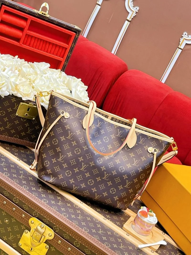 Functional Louis Vuitton Hobo Bags 40570