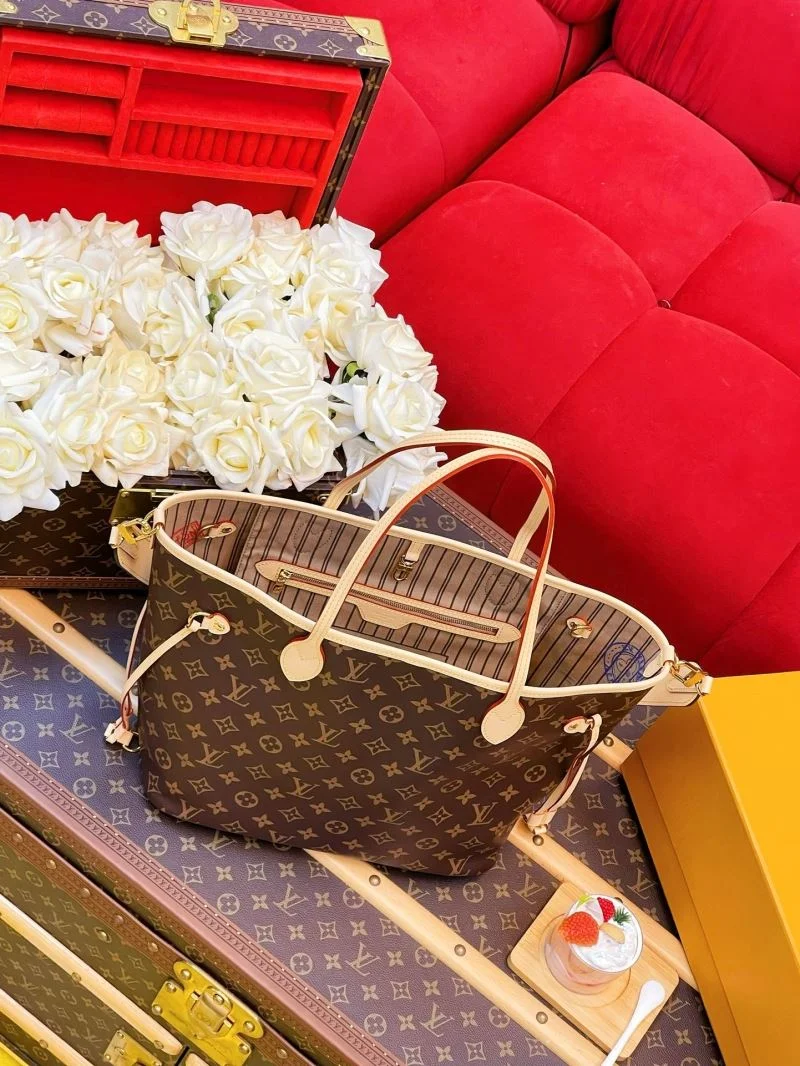 Functional Louis Vuitton Hobo Bags 40570