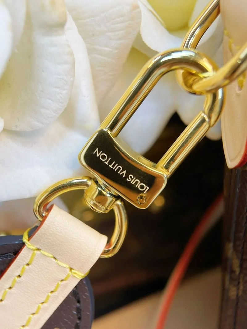 Functional Louis Vuitton Hobo Bags 40570