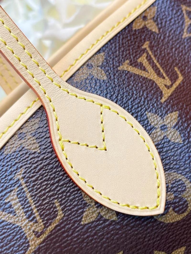 Functional Louis Vuitton Hobo Bags 40570