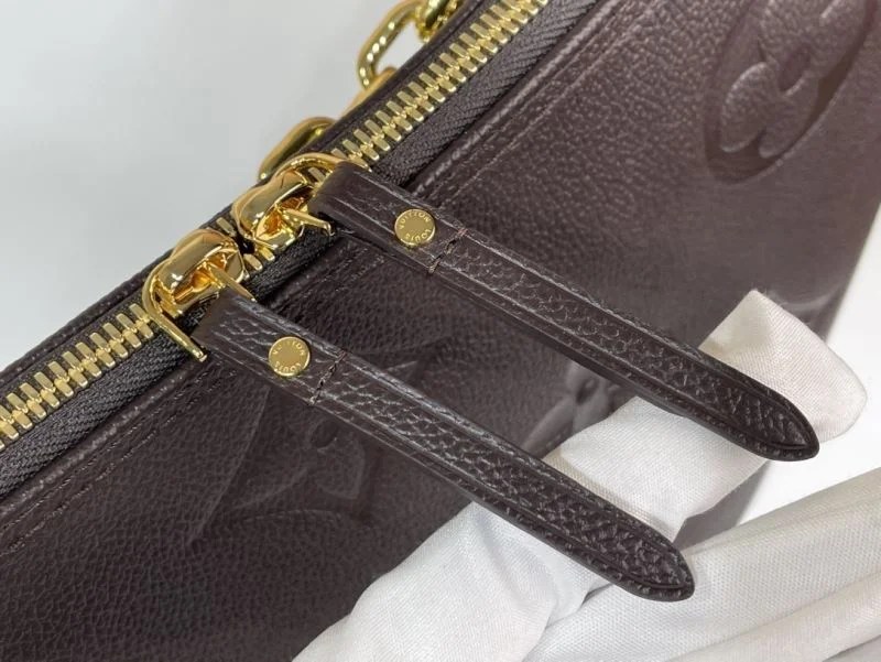 Minimalist Louis Vuitton Hobo Bags 40564