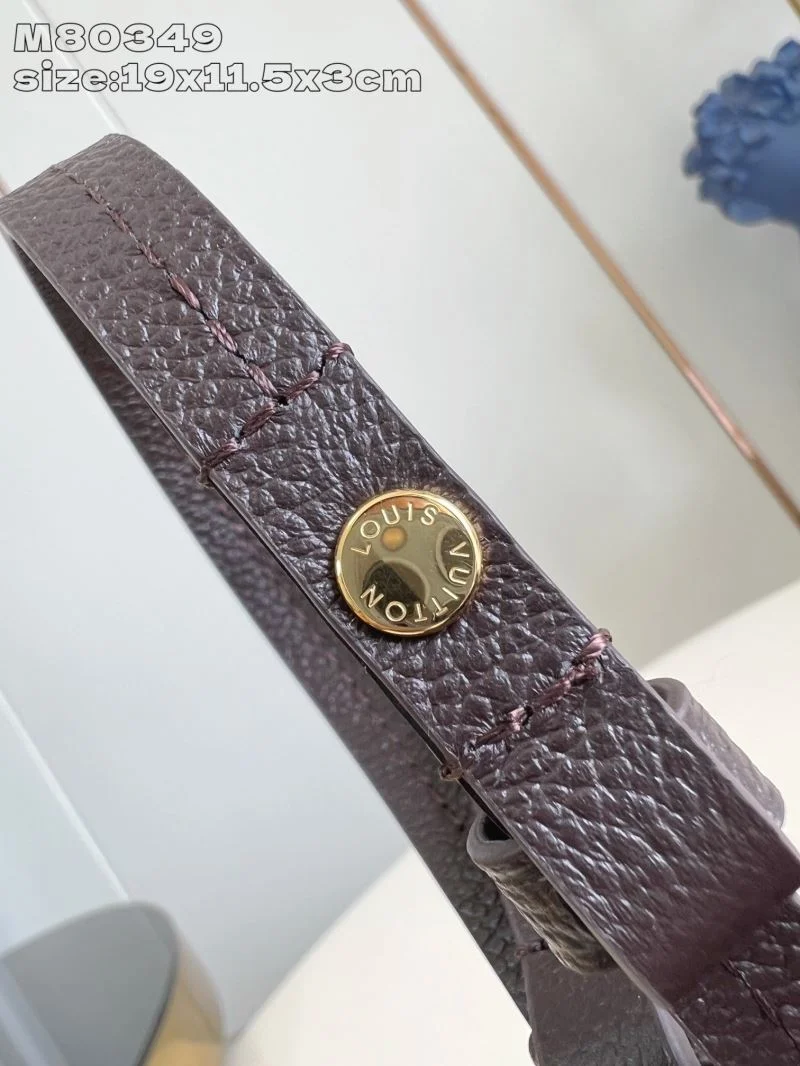 Louis Vuitton Hobo Bags Minimalist 40552