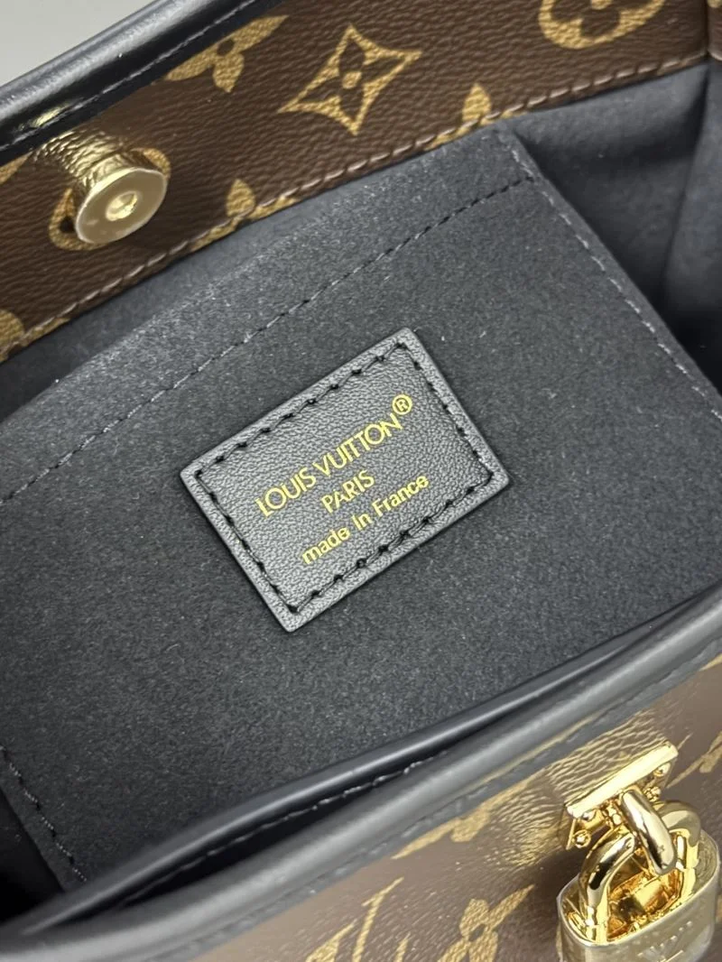 Louis Vuitton Hobo Bags Sleek 40554