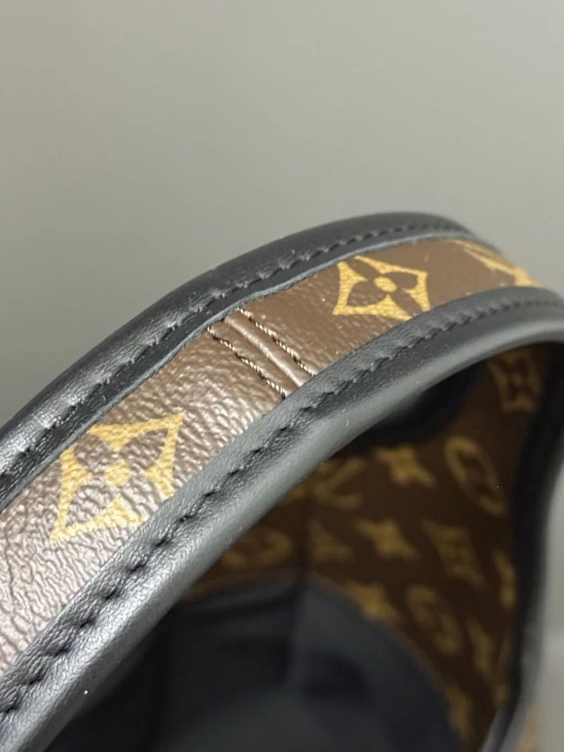 Louis Vuitton Hobo Bags Sleek 40554