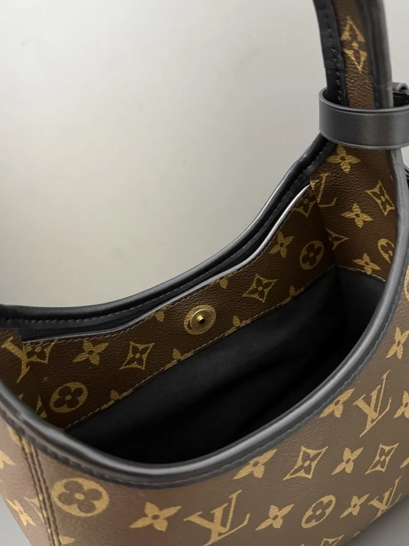 Louis Vuitton Hobo Bags Sleek 40554