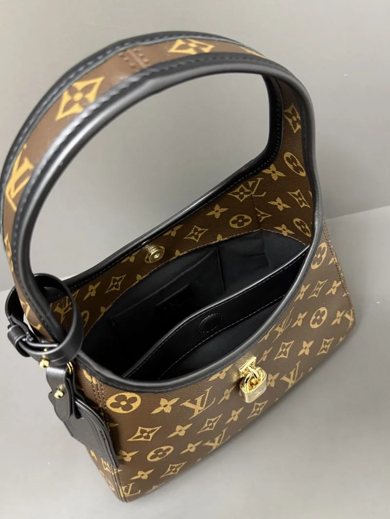 Louis Vuitton Hobo Bags Sleek 40554