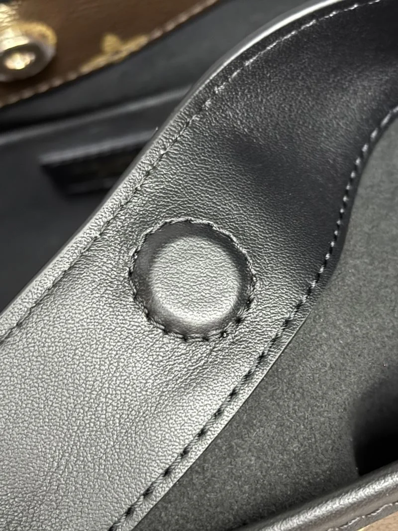 Louis Vuitton Hobo Bags Sustainable 40559