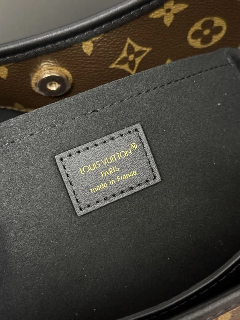 Louis Vuitton Hobo Bags Sustainable 40559