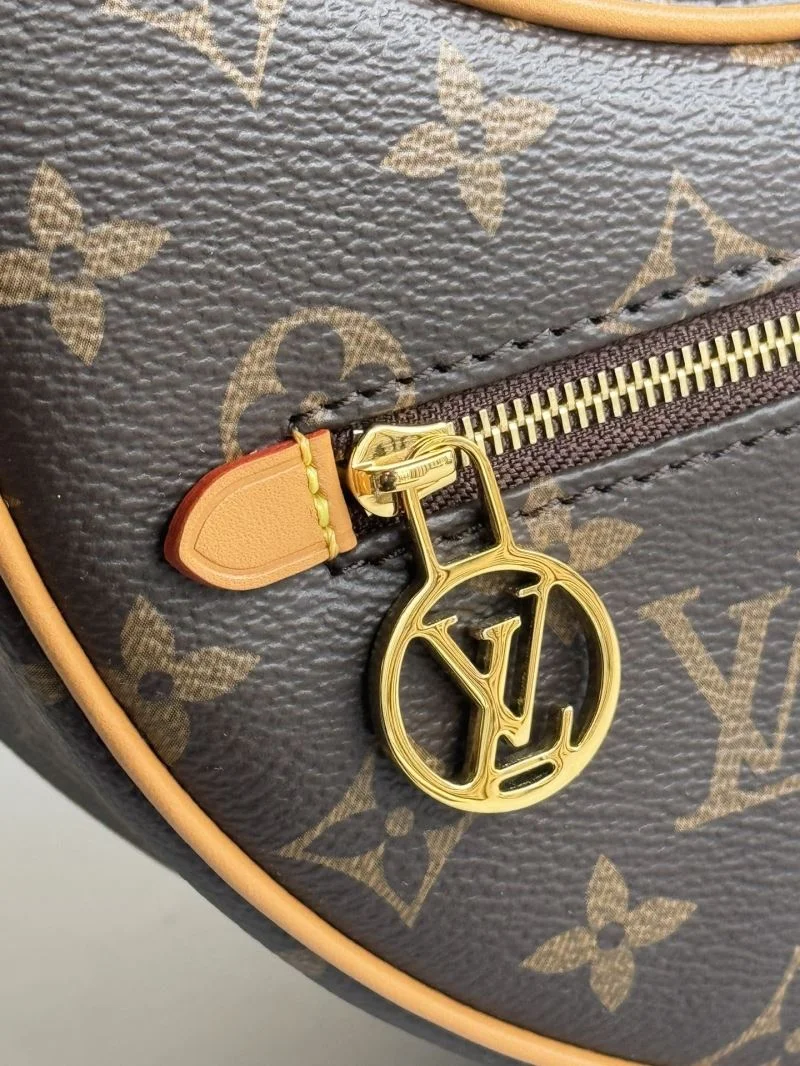 Louis Vuitton Hobo Bags Elegant 49302