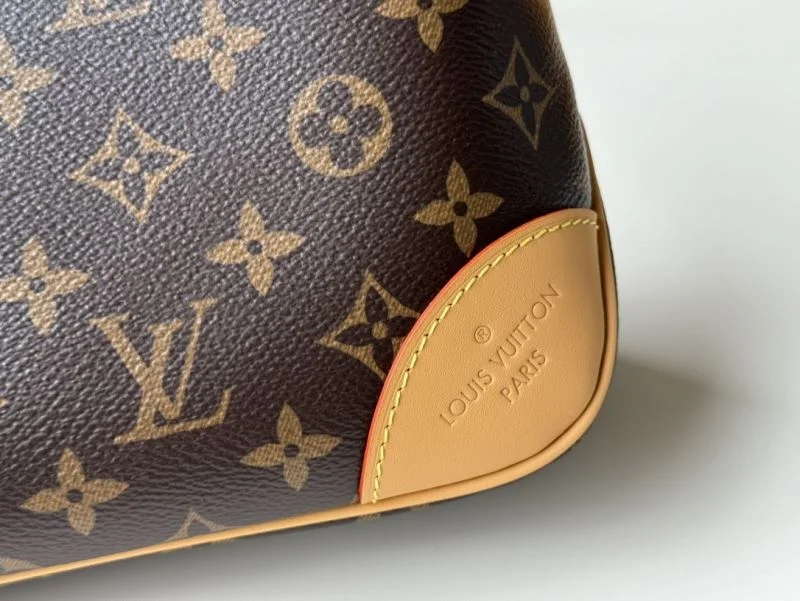 Compact Louis Vuitton Hobo Bags 49192