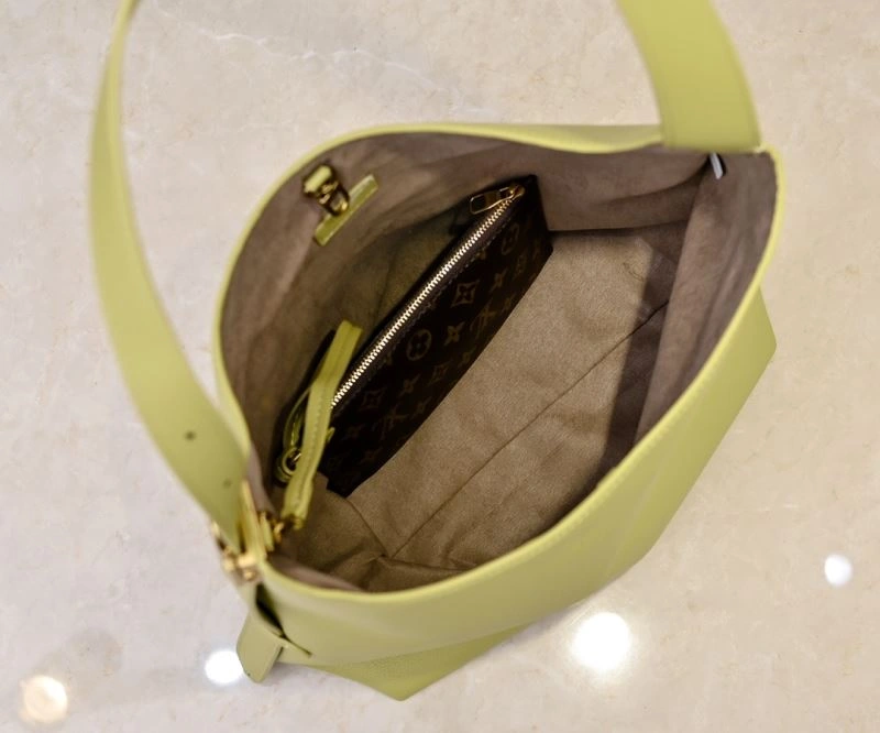 Thermal Louis Vuitton Hobo Bags 79851