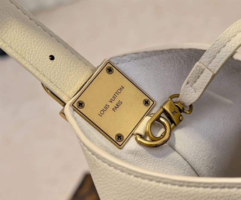 Louis Vuitton Hobo Bags Bold 79849