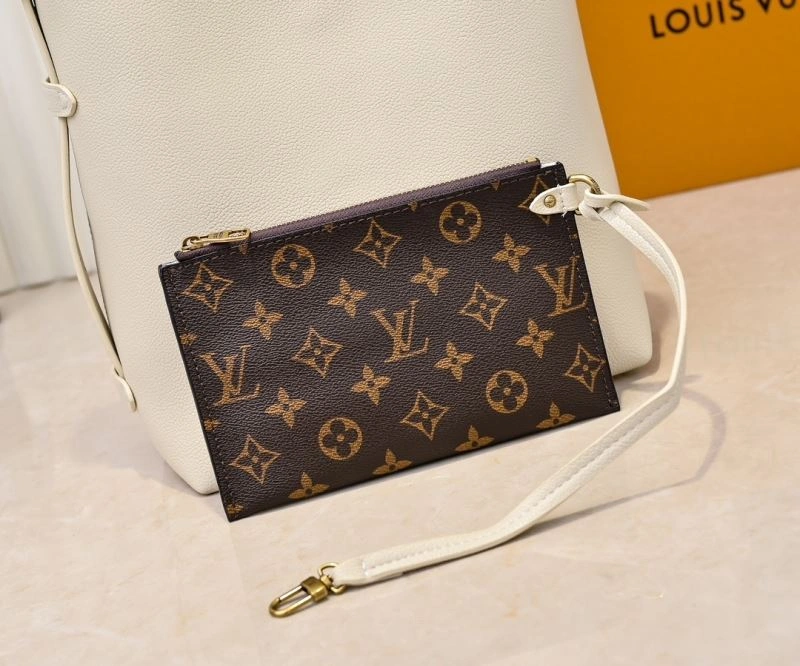 Louis Vuitton Hobo Bags Bold 79849