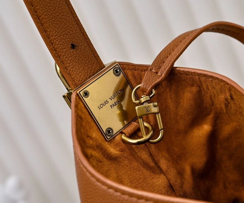 Louis Vuitton Hobo Bags WrinkleFree 79826