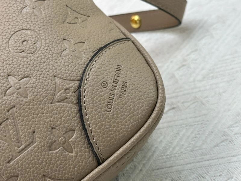 Louis Vuitton Hobo Bags Snug 79829