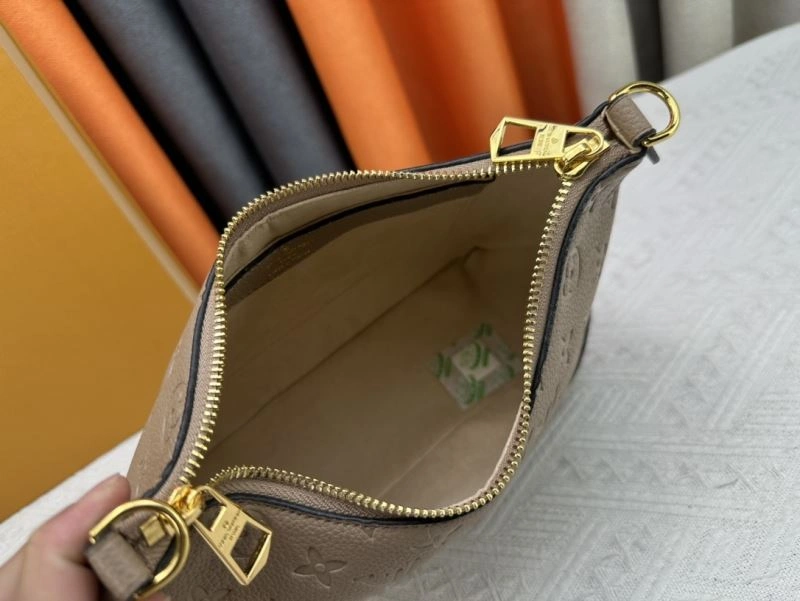 Louis Vuitton Hobo Bags Snug 79829