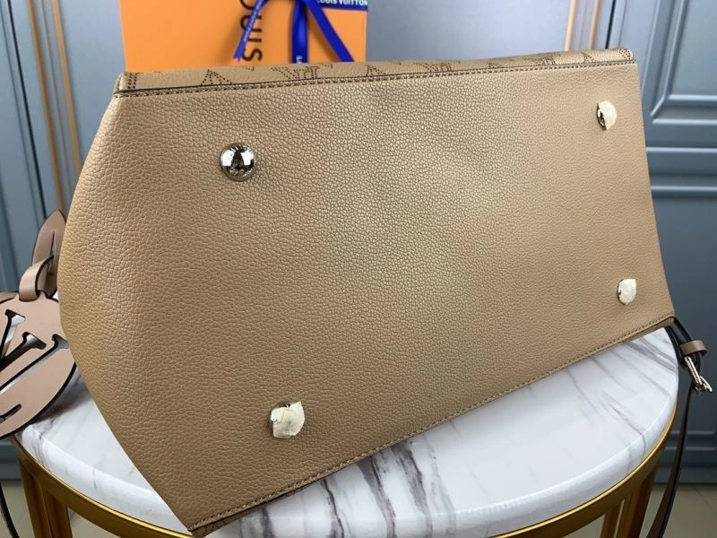 Louis Vuitton Hobo Bags Breathable 79811